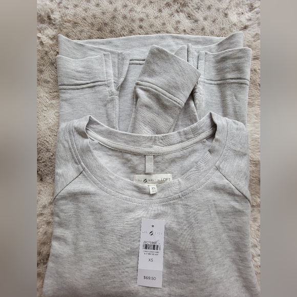 NWT LOFT Lou & Grey Signaturesoft Sweatshirt, size XS - Picture 3 of 4